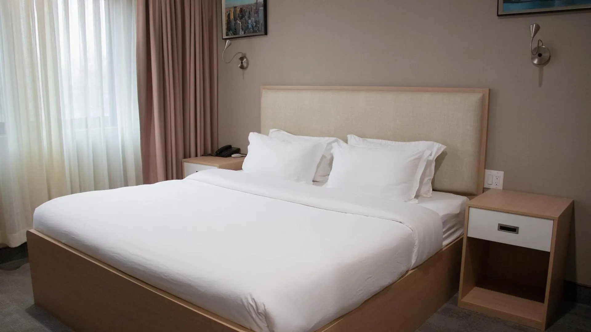 Lic Plaza Hotel New York 3*,  United States